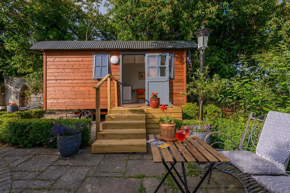Отель Hawthorn Hut Kilkenny Glamping At Jenkinstown House Jenkinstown Park Экстерьер фото