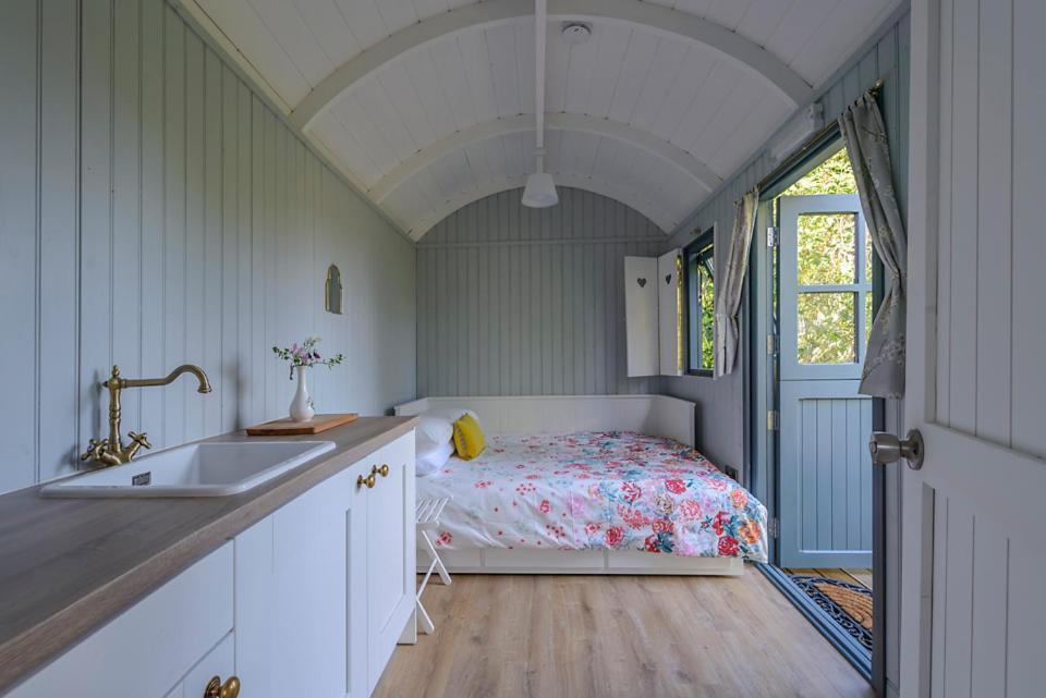 Отель Hawthorn Hut Kilkenny Glamping At Jenkinstown House Jenkinstown Park Экстерьер фото