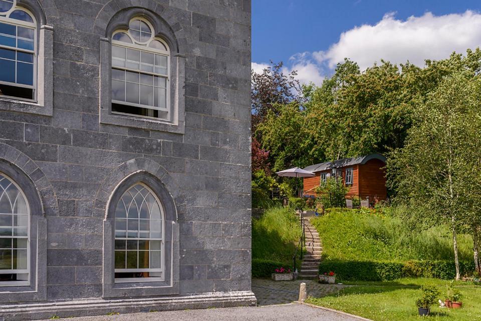 Отель Hawthorn Hut Kilkenny Glamping At Jenkinstown House Jenkinstown Park Экстерьер фото