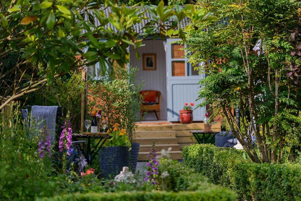 Отель Hawthorn Hut Kilkenny Glamping At Jenkinstown House Jenkinstown Park Экстерьер фото